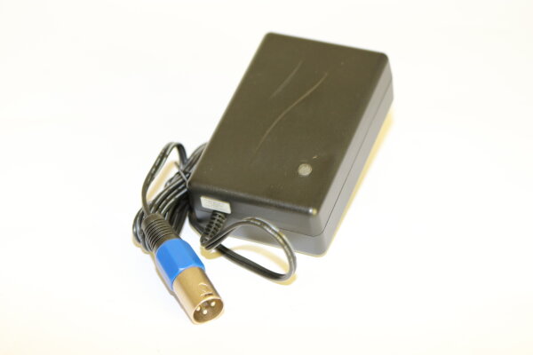 Ersatzladegerät für Golfcaddy TiTec / TiCad / BIG-Max - 4S 14,8 Volt Akku - 16,4 Volt 2A Li-Ion mit XLR-Buchse [1=+ / 2=-]