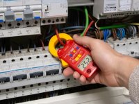 Velleman - DCM100 - Digital-Stromzange - Datenhaltefunktion - Wechselstrommessungen bis 500 A - Wechsel-/Gleichspannungsmessungen bis 600 V