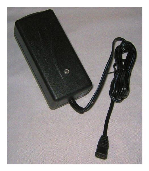 mascot - 2541LI-7 - Li-Ion Ladegerät für 7S Pack - 29,4 Volt 1,2A - 2 Pin IEC 320