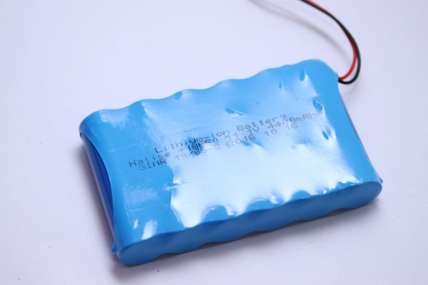Akkureparatur durch Zellentausch passend für LED Baustrahler  - 11,1 Volt Li-Ion